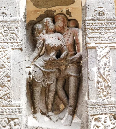 आलिंगन,अद्वैताचे पहिले प्रतीक