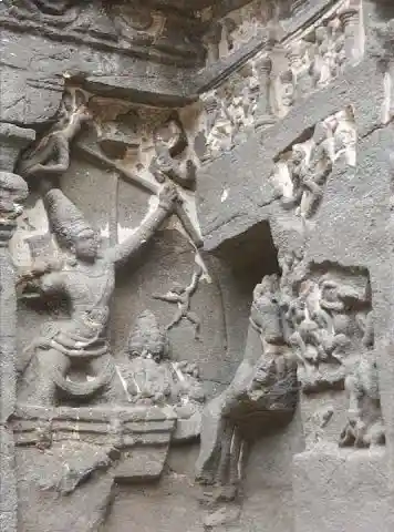 शिल्पकलेतील त्रिपुरांतक शिव आणि त्रिपुरारी पौर्णिमा